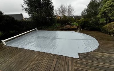 Ne pas hiverner sa piscine trop tôt : les bons gestes pour l’automne